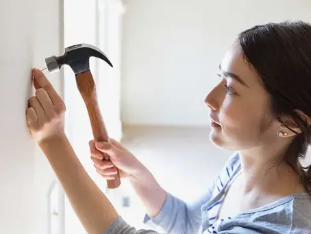Piccole riparazioni in casa: quando chiamare un professionista e risparmiare tempo