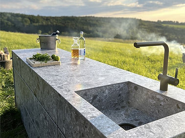 CUBIC C3 kamienna kuchnia na zewnątrz