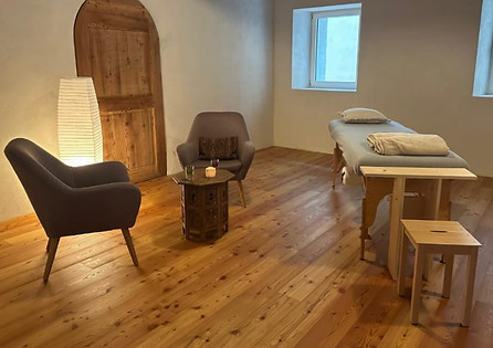 Im Lambienhaus ist der Raum in welchem Cornelia Carlen die Craniosakral Therapie durchführt.