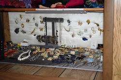 05 padded backboard, pins