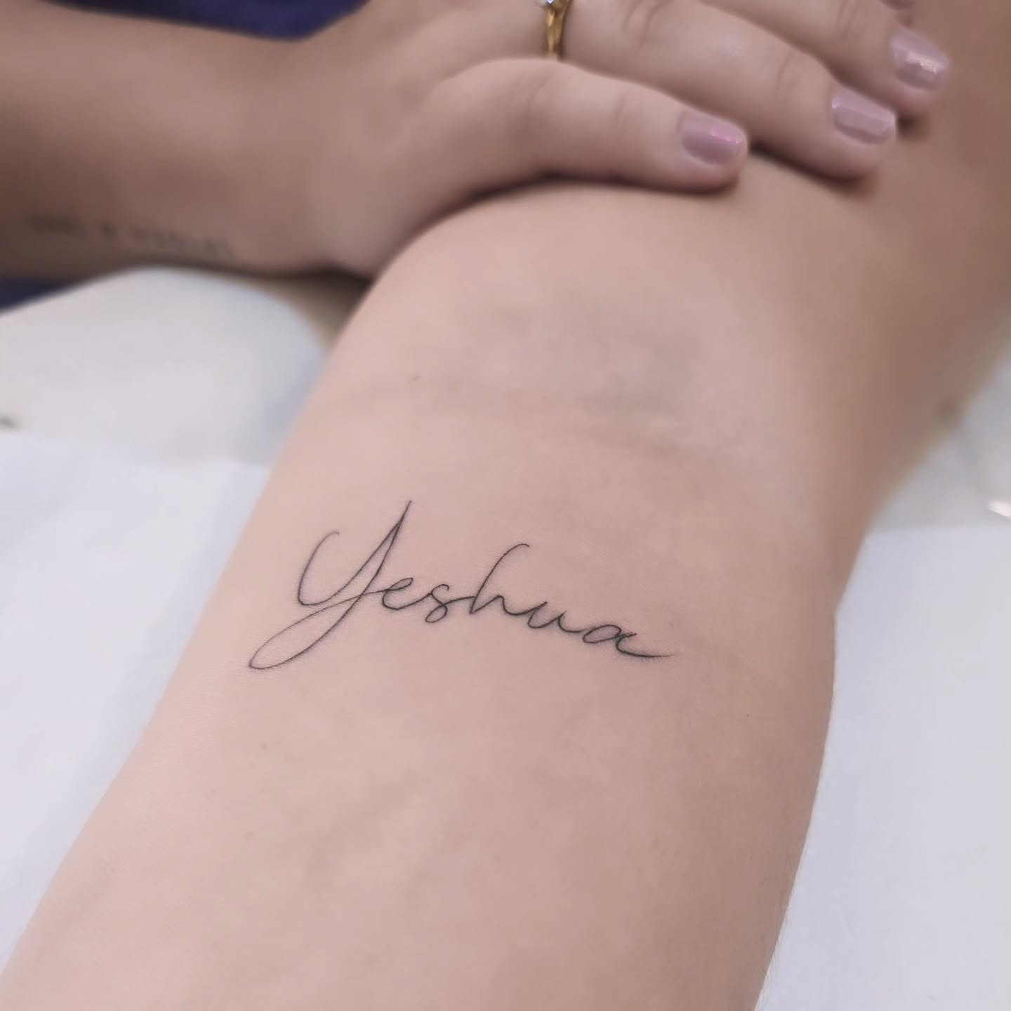 Tatuagem caligráfica fine line 29 - portfólio Ks Kastro
