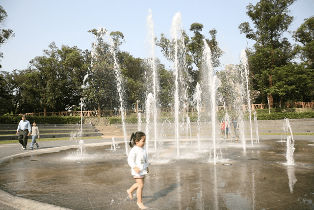 Fountain at Rongxing Park