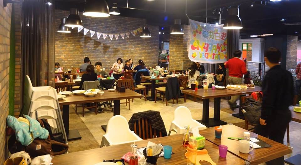 Restaurant at Mr. Tree Station