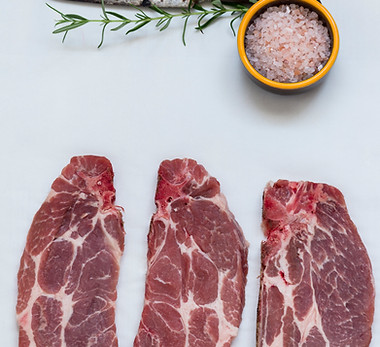 Auslage für rohes Fleisch