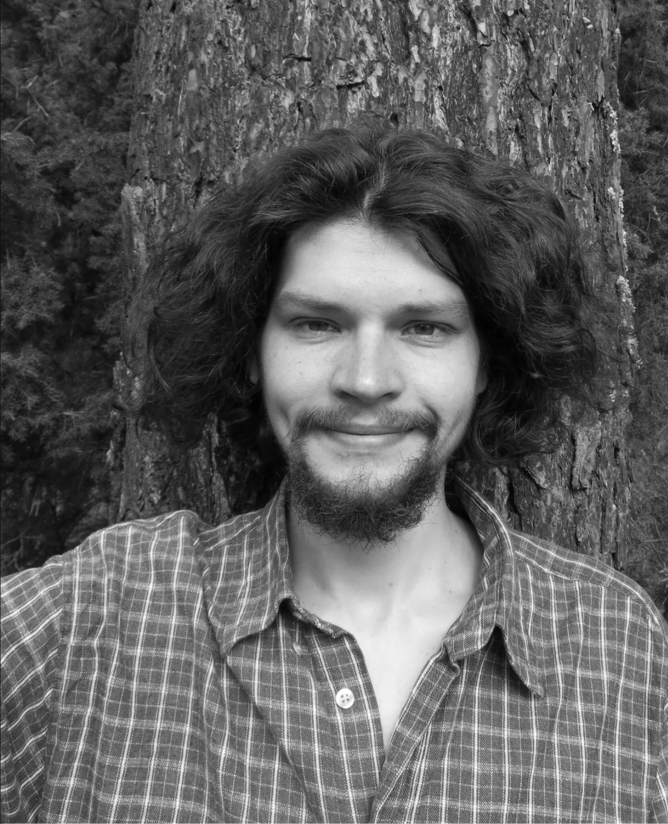 Robertas Petrauskas – lietuvių sporto komentatorius, TV laidų vedėjas, rašytojas