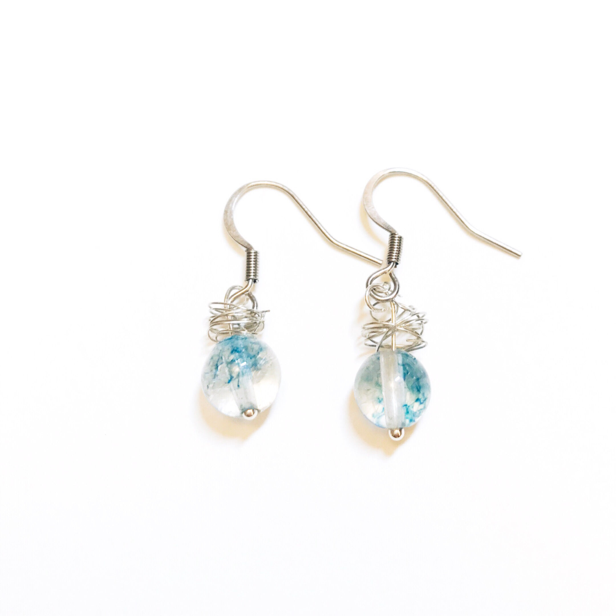 Snowy horizon coil earrings