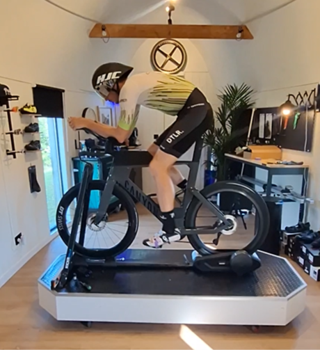 Maarten op zijn Canyon Speedmax tijdens zijn triathlon bike fit bij Bike Metrics
