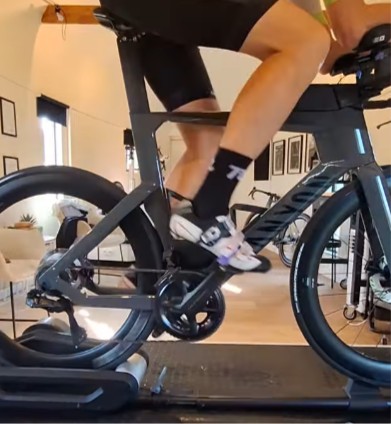 Cranklengte en trapbeweging analyseren tijdens Maartens Ironman bike fit bij BikeMetrics