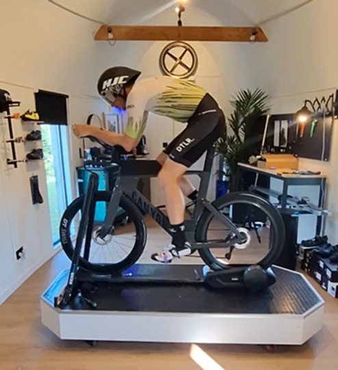 Triathlon bike fit van Maarten op zijn Canyon Speedmax bij BikeMetrics