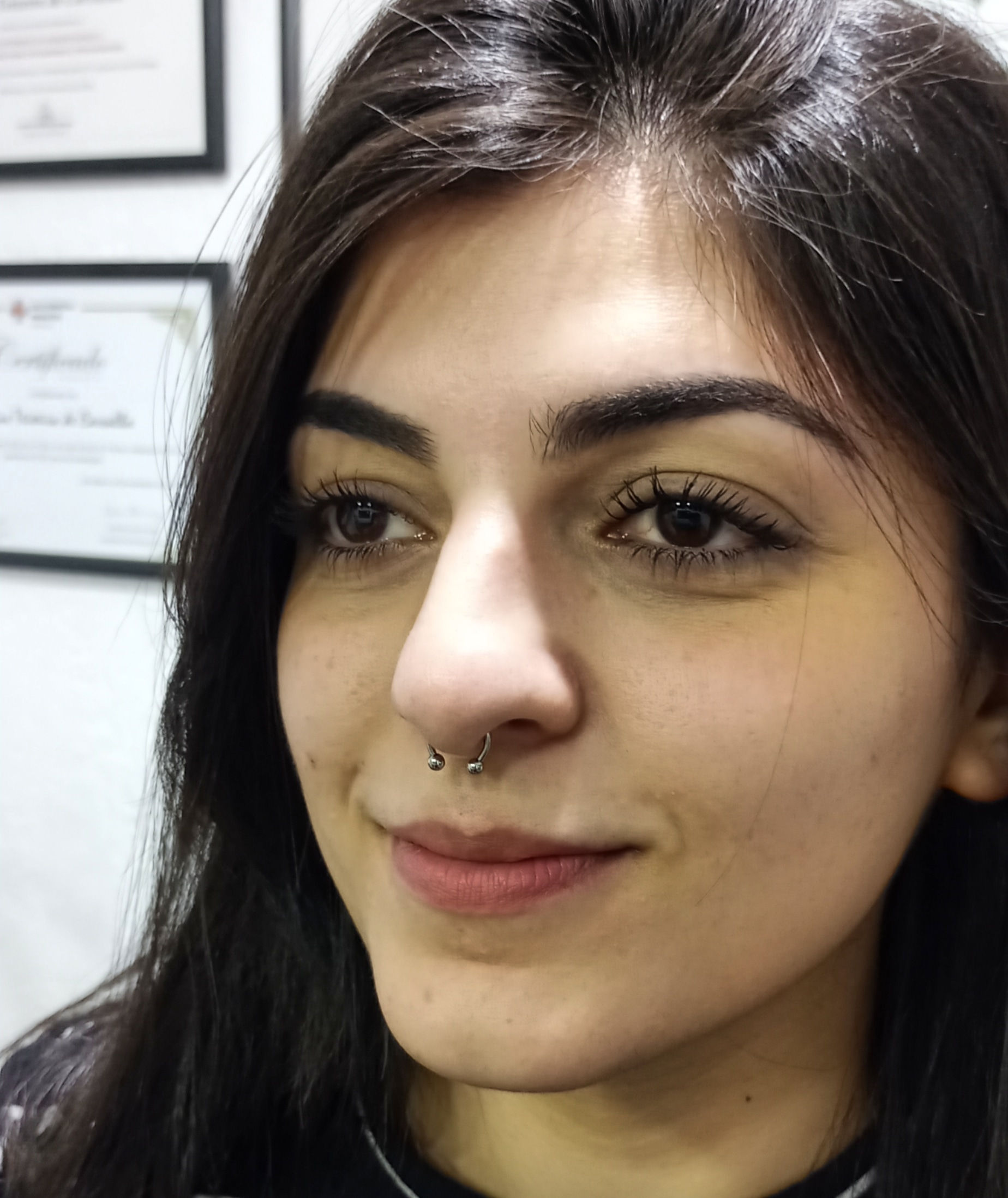 Perfuração básica com joia em titânio