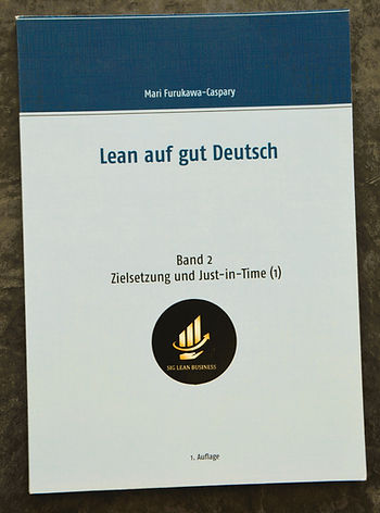 Das zweite Buch aus der Reihe Lean auf gut Deutsch von Mari Furukawa-Caspary. Hier werden die grundlegenden Themen Zielsetzung und Bedeutung von Just-in-Time verständlich erklärt.