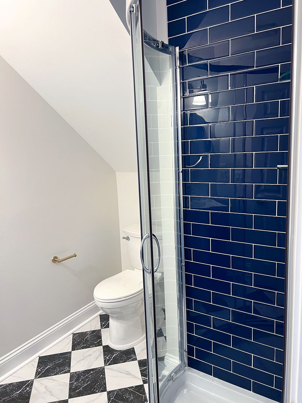 Sparkling bathroom with a clean sink, mirror, and tiled walls after deep cleaning.