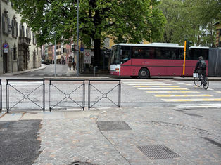 Un attraversamento da rivedere | via Suffragio - via San Martino