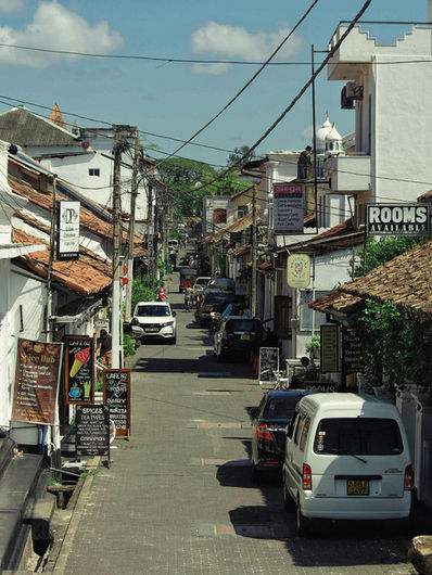 Local street scene in Galle with tuk-tuks, small shops, and everyday life in southern Sri Lanka.