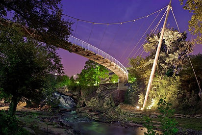 liberty-bridge-at-night.jpeg