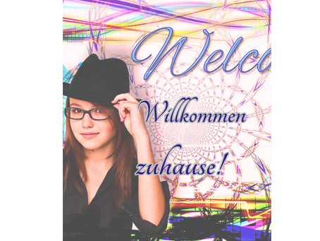 Eine junge Frau zieht zum Gruß den Hut