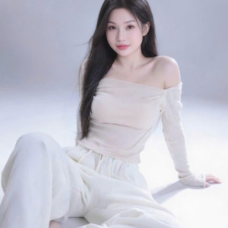 LUCKY 2000 KTV 的陪酒女郎