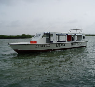 bateau de transport de passager avec cabine