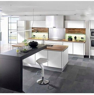 Cuisine Équipée | Espace pour manger | 2 Chaises | Design 