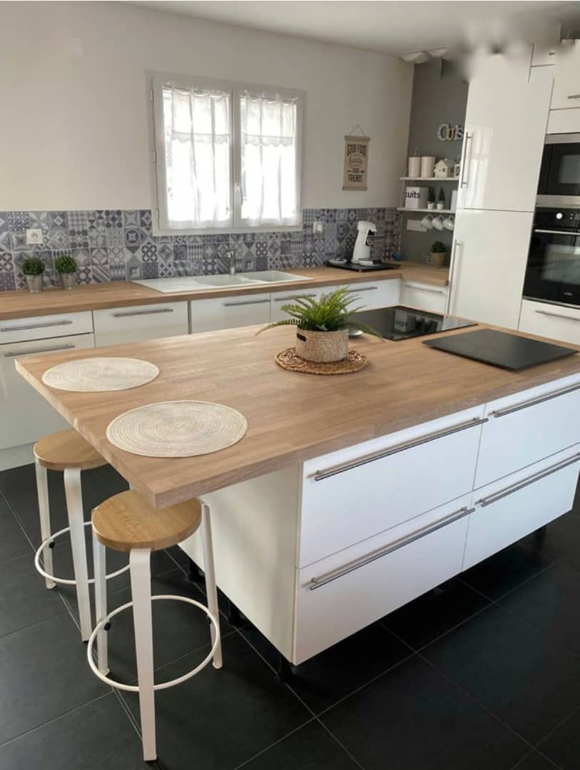 Cuisine Équipée | Espace pour manger | 2 Chaises | Design 