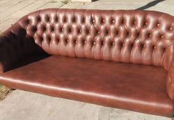 Sillón de tres cuerpos con Capitoné