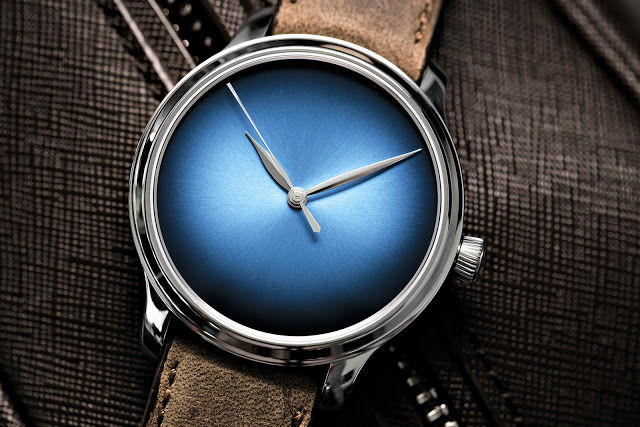 H.-Moser-Endeavour-Centre-Seconds-Concept-Funky-Blue-3