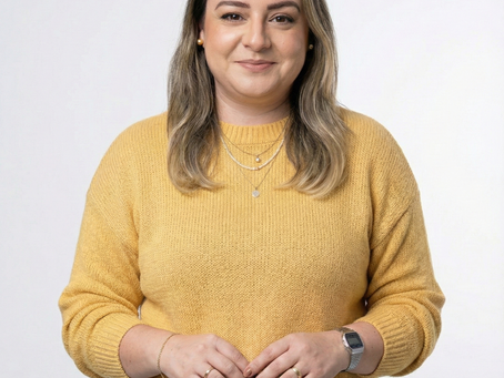 Fim de ano aumenta busca por babás e eleva risco de contratações sem checagem, apontam especialistas