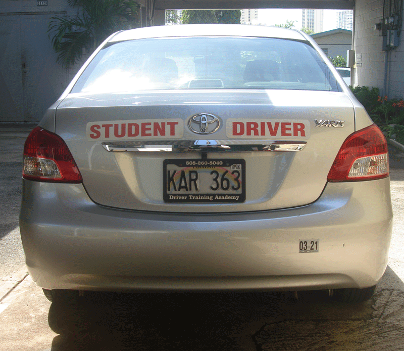 2012-Yaris--Rear-View.gif