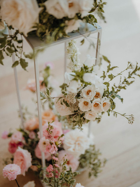 textural, modern, colourful wedding ceremony flowers