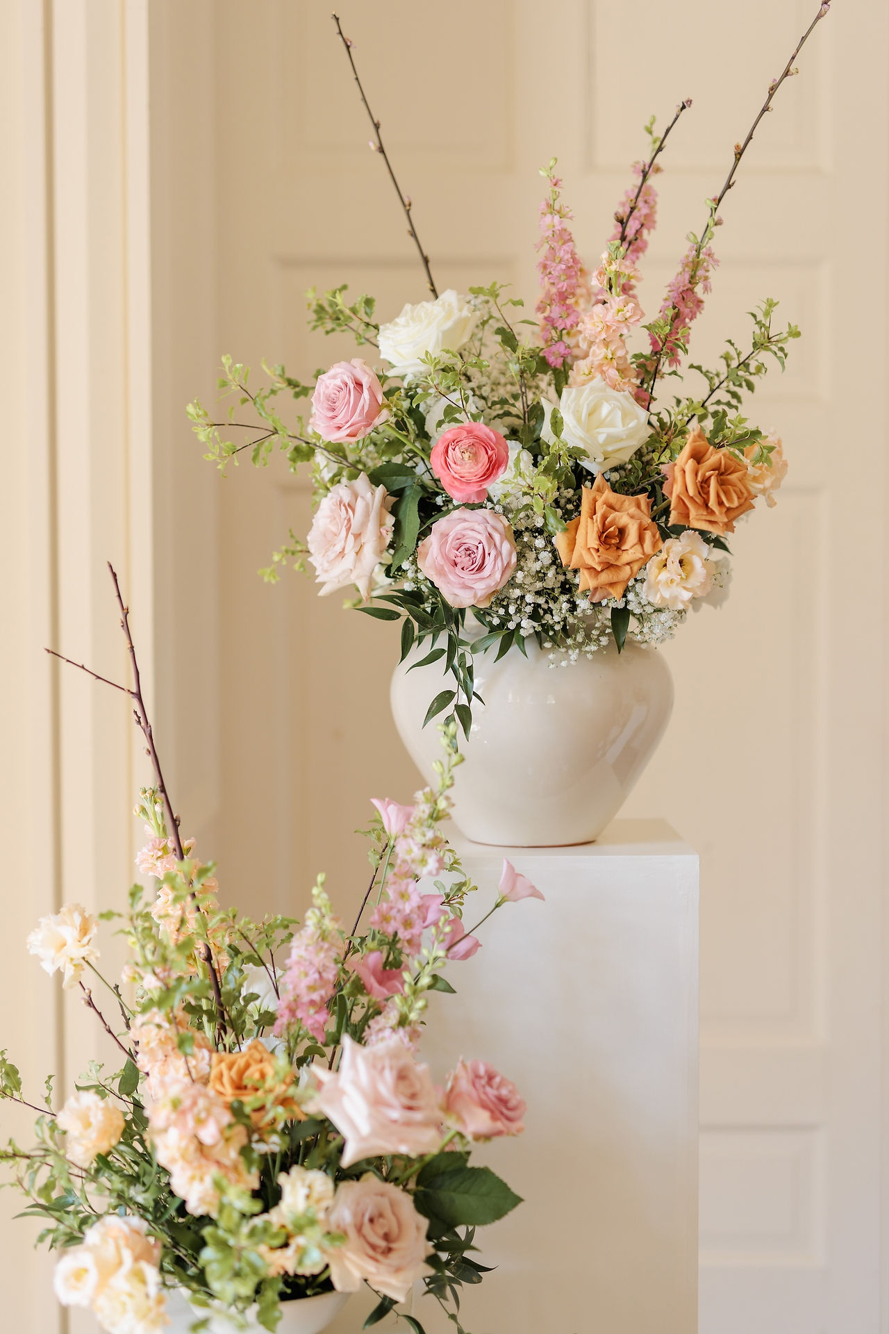 Modern, pastel wedding ceremony flowers on plinths at Hinwick House