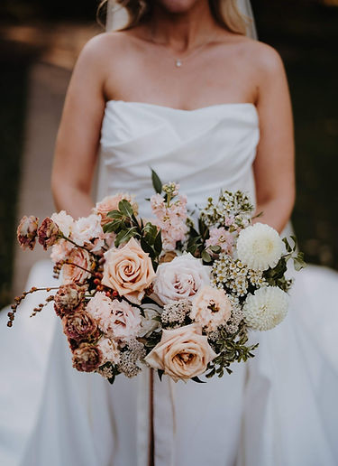 modern, textural, abundant, neutral colour bridal bouquet.jpg
