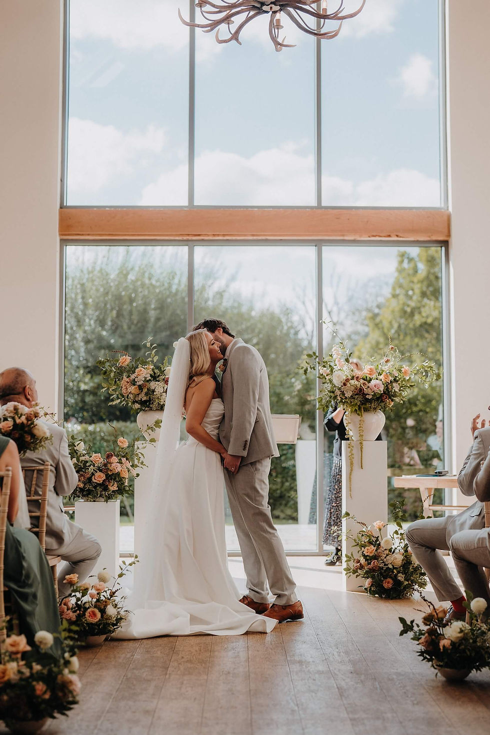 Modern, Elegant & Warm-Neutral Wedding Flowers| Millbridge Court Wedding Florist