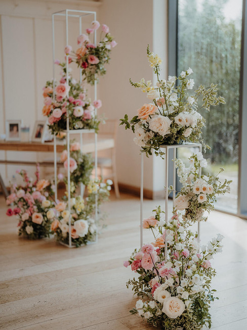 modern, chic, romantic wedding ceremony flowers