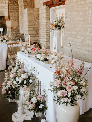 stunning, modern, elegant and abundant sweetheart table flowers in a pastel colour palette at Hinwick House