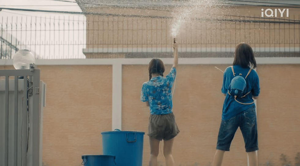 Alpha (Ciize Rutricha) and Ongsa (Milk Pansa) in a Songkran scene in 23.5. 