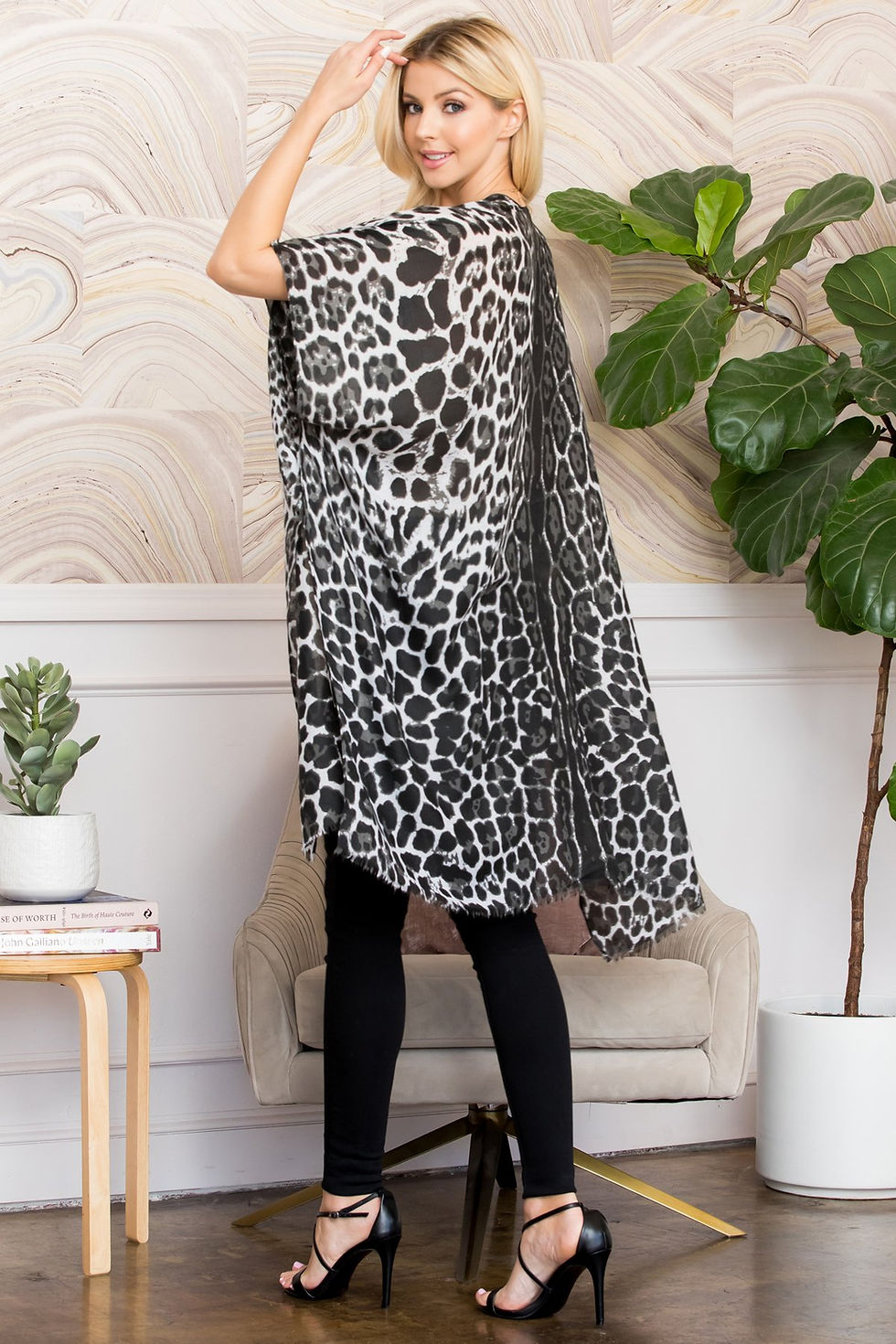 Thumbnail: Ms0096bk - Black Multi Size Leopard Print Kimono
