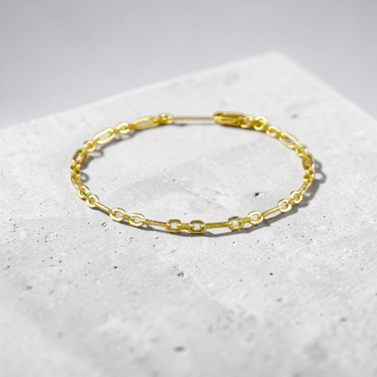Modern 18 kt Gold Filled Paperclip Bracelet-Sizes 6.5 -8 inches