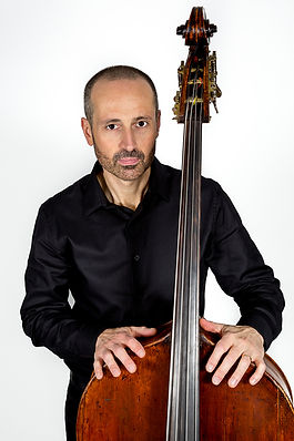 Cópia de MarcosMachado-contrabaixo-2015-creditofoto_Sergei_Kvitko.jpg