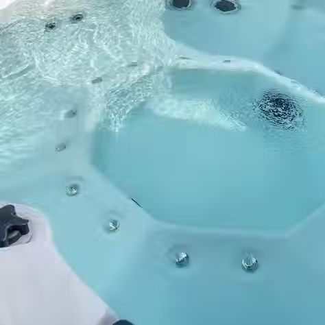 Temizlenmiş bir spa jakuzi