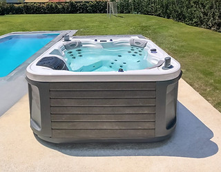 200x200 Dört Kişilik Isıtmalı Bahçe ve Teras Spa Jakuzi