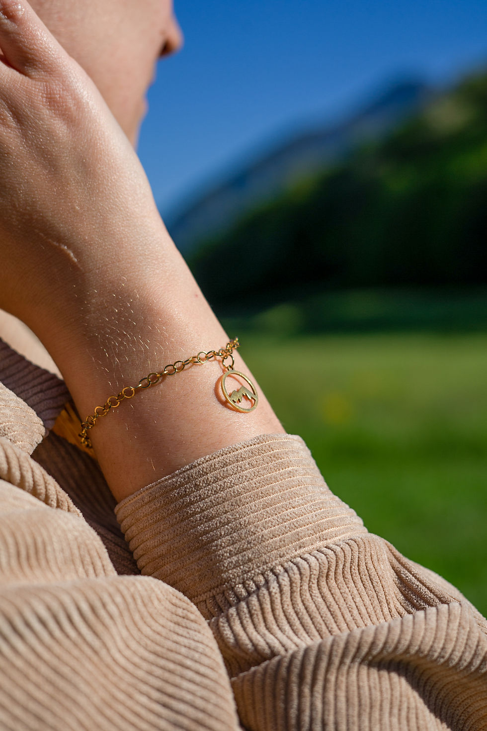 Bracelet en acier inoxydable doré chaine maille jaseron, maille forçat avec pendentif montagne