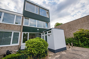 Wat kost een gemiddelde uitbouw Gemiddelde kosten voor een uitbouw zijn €1800 / €1900. Dit