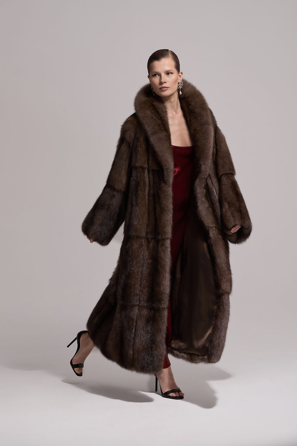 Миниатюра: Пальто из баргузинского соболя макси