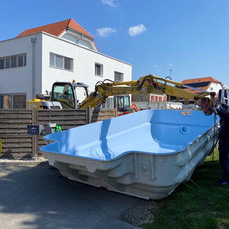 Excavation, préparation du terrain et fourniture d’une piscine en fibre de verre à Payerne - Vaud