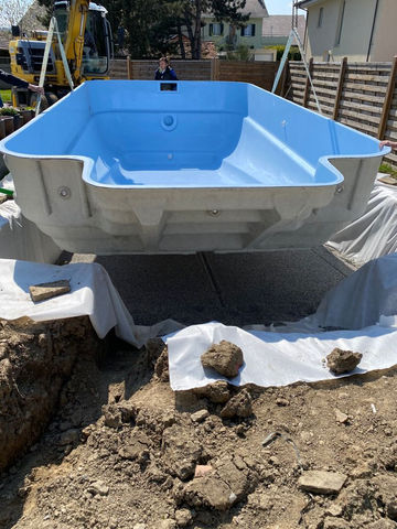 Excavation, préparation du terrain et fourniture d’une piscine en fibre de verre à Payerne - Vaud