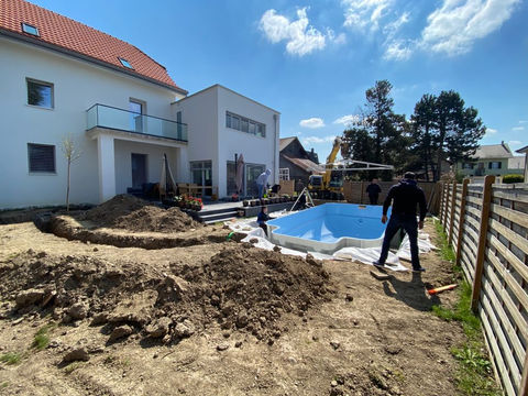 Excavation, préparation du terrain et fourniture d’une piscine en fibre de verre à Payerne - Vaud
