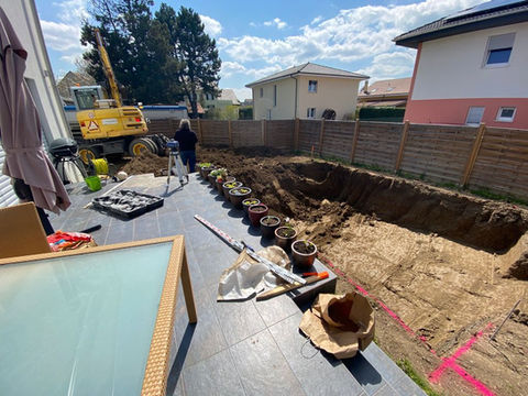 Excavation, préparation du terrain et fourniture d’une piscine en fibre de verre à Payerne - Vaud