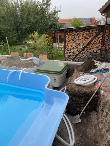 Excavation, préparation du terrain et fournitures avec pose d’une piscine en fibre de verre à Belfaux / Fribourg.