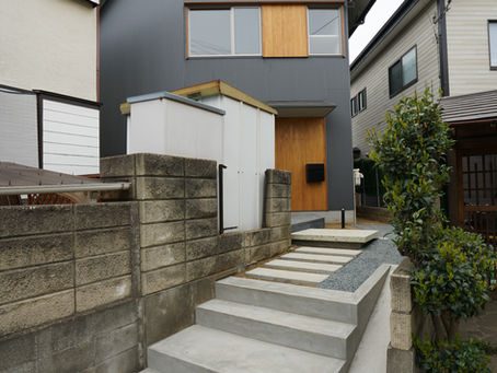 路地奥の木の家