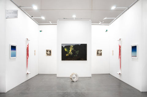 Group show ad ArtVerona 2024 da Studio la Linea Verticale con opere di Francesca Dondoglio, Monica Mazzone, Valentina Palmi, Alberto Colliva, Tommaso Patacchini, Sofia Degli Esposti e Navid Azimi Sajadi